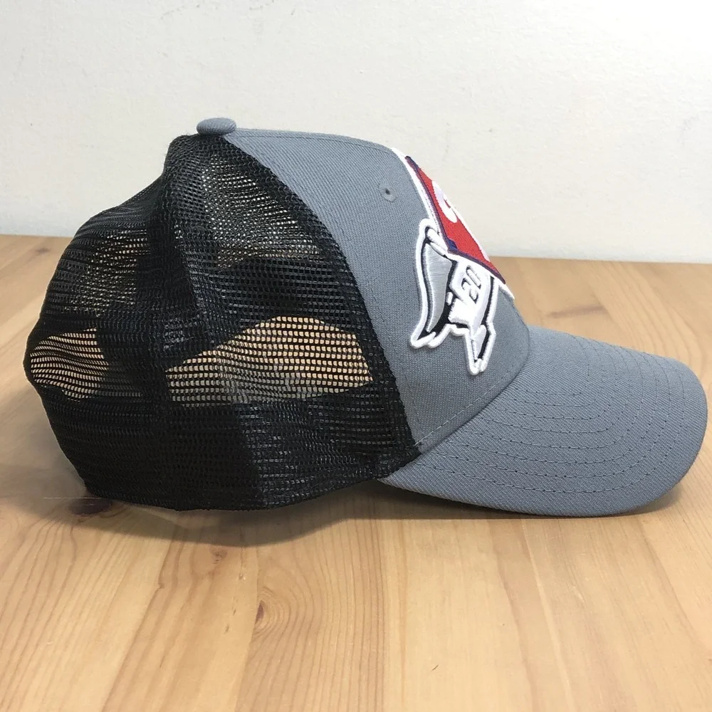 Philadelphia Phillies 2022 Postseason New Era 9FORTY Trucker Hat OSFM Gray Black